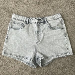Wild Fable Women’s High Waist Gray Lightwash Mom Style Shorts Size 12